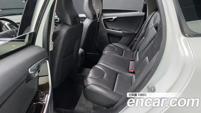 Volvo XC60 2015 thumb 5