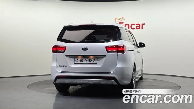Kia Carnival 2018 thumb 5