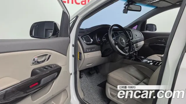 Kia Carnival 2018 thumb 11