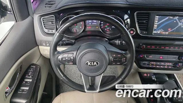 Kia Carnival 2018 thumb 10