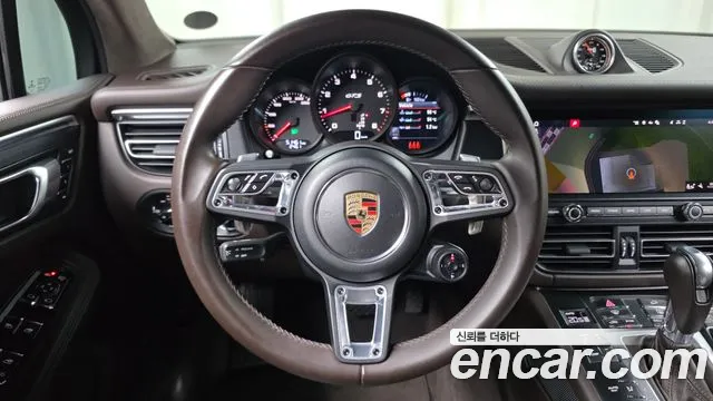 Porsche Macan 2020 thumb 2