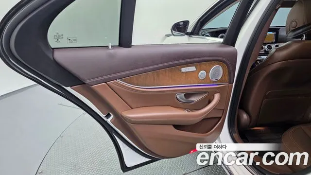 Mercedes-Benz E-Class 2019 thumb 7