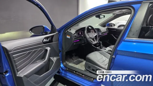 Volkswagen Jetta 2023 thumb 3