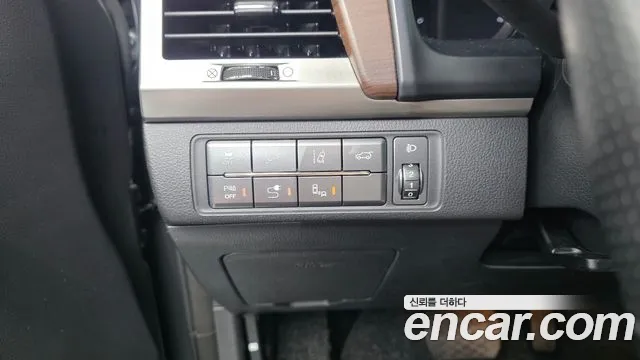 KGM Rexton 2018 thumb 4