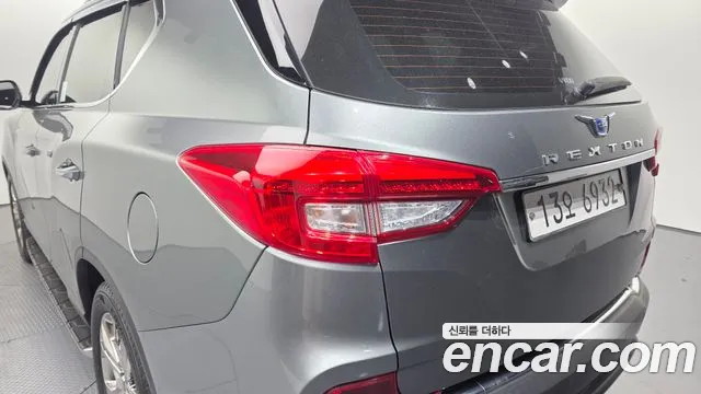 KGM Rexton 2018 thumb 10