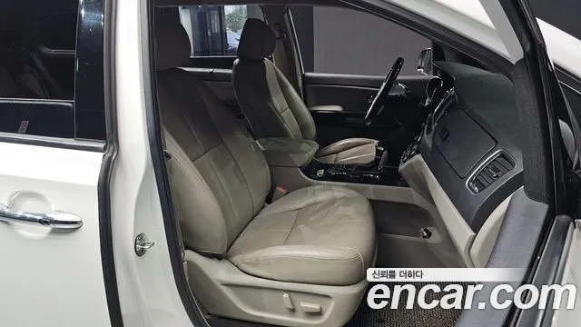 Kia Carnival 2020 thumb 8