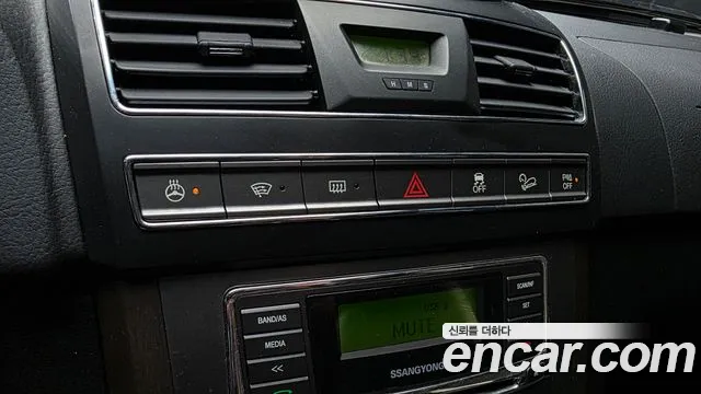 KGM Rexton 2015 thumb 11