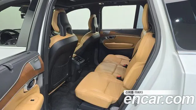 Volvo XC90 2017 thumb 3