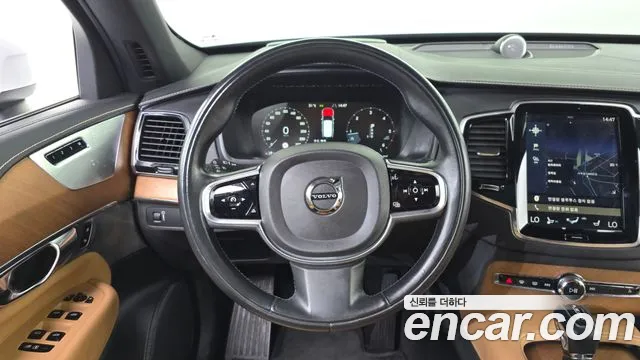 Volvo XC90 2017 thumb 6