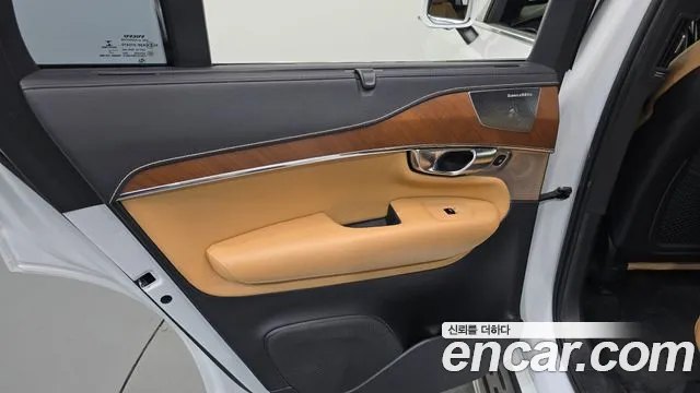 Volvo XC90 2017 thumb 4