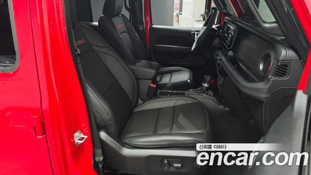 Jeep Wrangler 2025 thumb 2