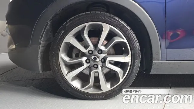 KGM Tivoli 2015 thumb 4