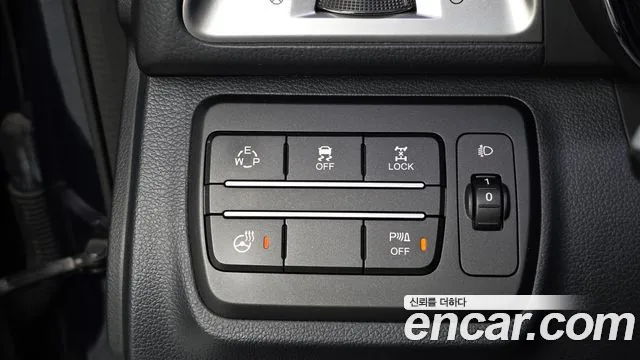 KGM Tivoli 2015 thumb 3