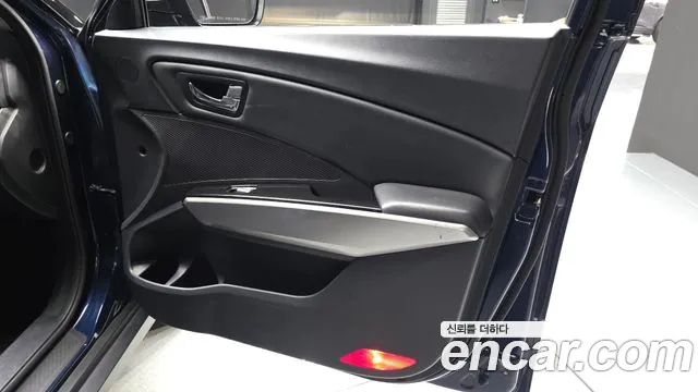 KGM Tivoli 2015 thumb 6