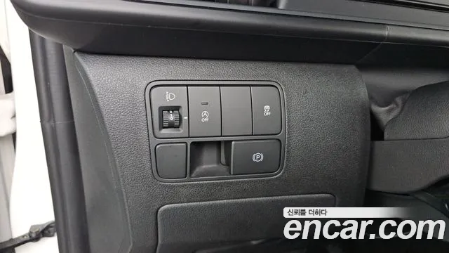 Hyundai Staria 2023 thumb 8