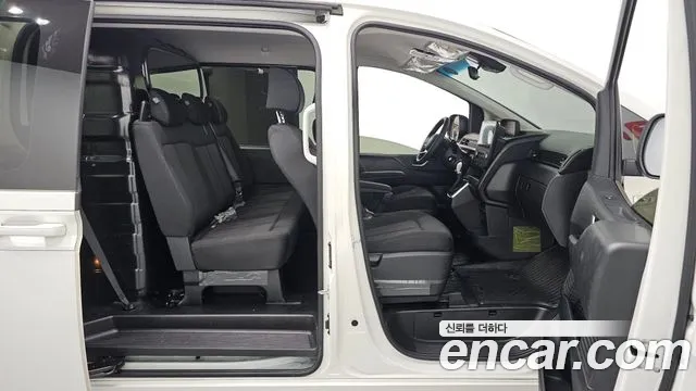 Hyundai Staria 2023 thumb 10