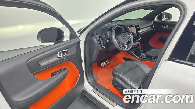 Volvo XC40 2021 thumb 3
