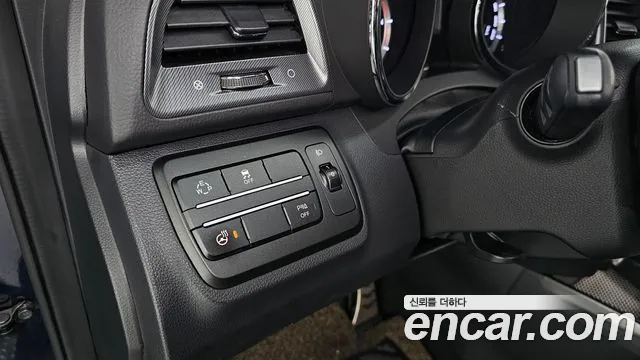 KGM Tivoli 2016 thumb 8