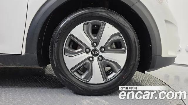 Kia Niro 2017 thumb 12