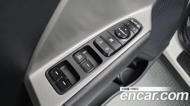 Kia Niro 2017 thumb 11