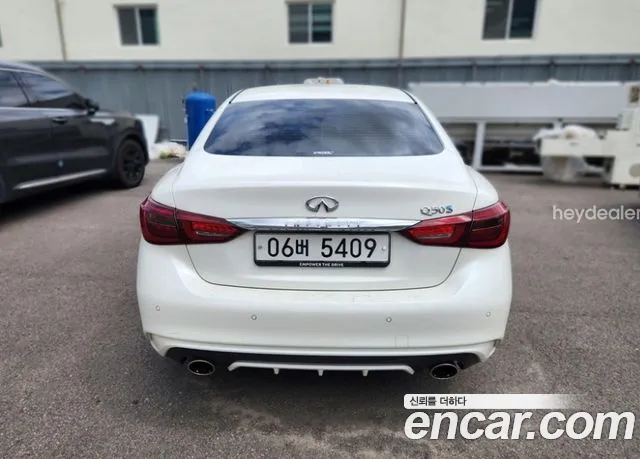 Infiniti Q50 2017 thumb 2