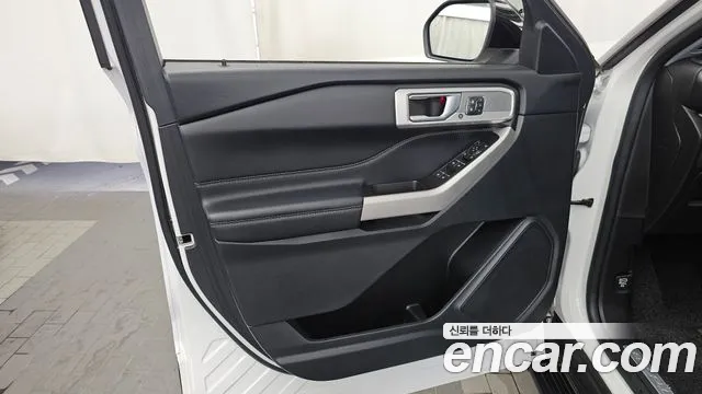Ford Explorer 2022 thumb 8
