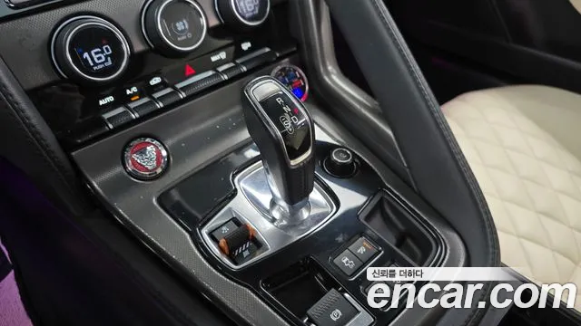 Jaguar F-Type 2015 thumb 3