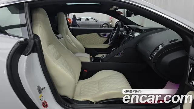 Jaguar F-Type 2015 thumb 6
