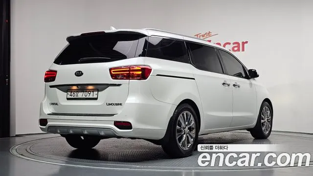 Kia Carnival 2018 thumb 5