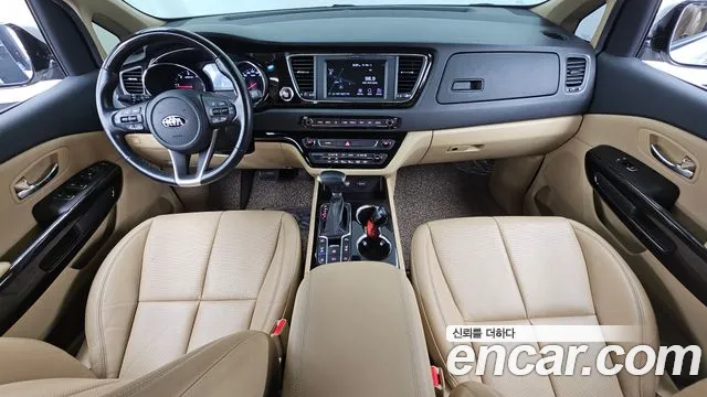 Kia Carnival 2018 thumb 3