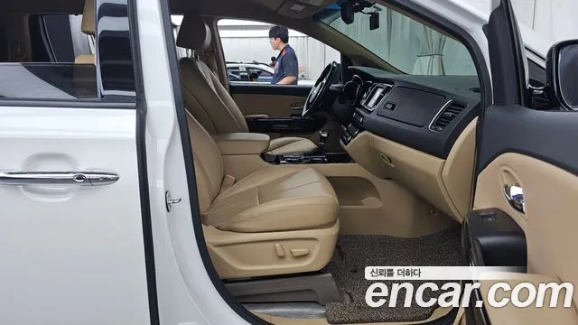 Kia Carnival 2018 thumb 10