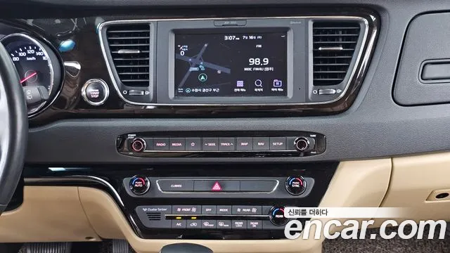 Kia Carnival 2018 thumb 8