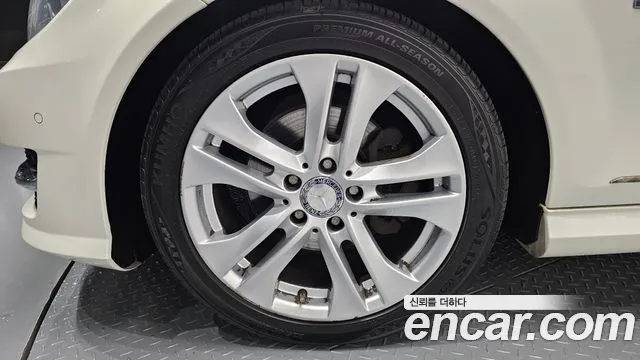 Mercedes-Benz C-Class 2011 thumb 4