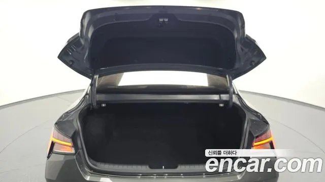 Hyundai Elantra 2022 thumb 2