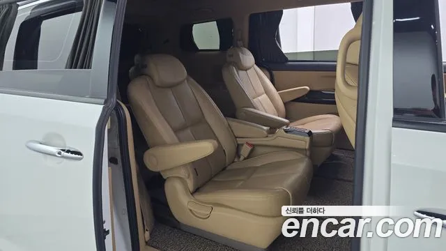 Kia Carnival 2018 thumb 4