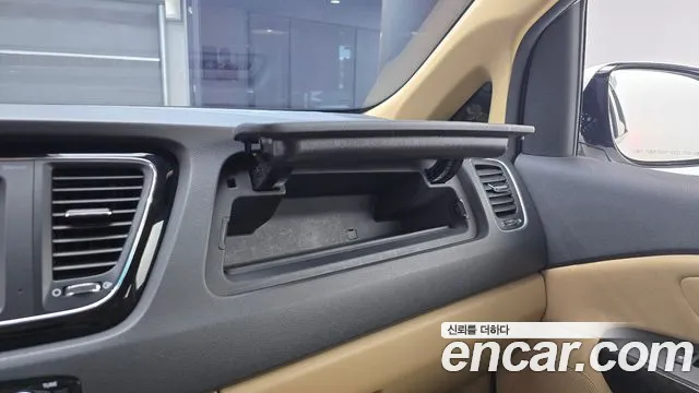 Kia Carnival 2018 thumb 7