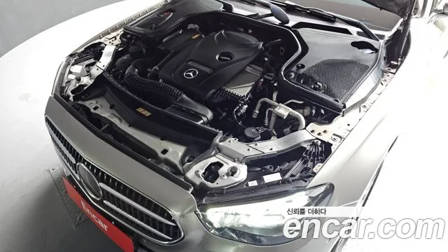 Mercedes-Benz E-Class 2020 thumb 5