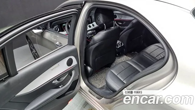 Mercedes-Benz E-Class 2020 thumb 12