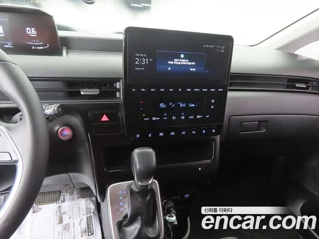 Hyundai Staria 2024 thumb 10