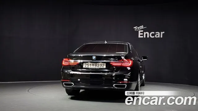 BMW 7 серии 2018 thumb 11