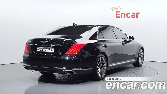 Genesis G90 2018 thumb 4