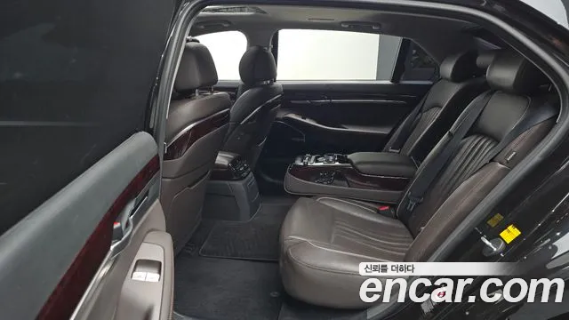 Genesis G90 2018 thumb 5
