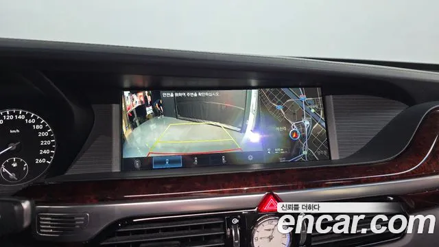 Genesis G90 2018 thumb 2