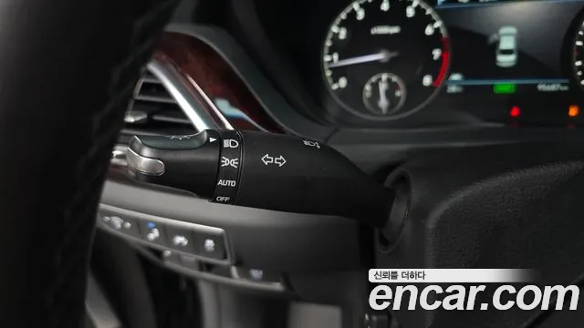 Genesis G90 2018 thumb 6