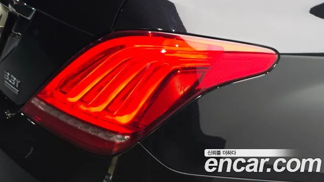 Genesis G90 2018 thumb 12
