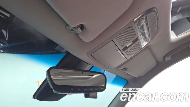 Genesis G90 2018 thumb 11