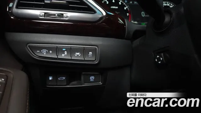Genesis G90 2018 thumb 8