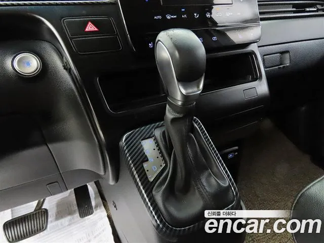 Hyundai Staria 2023 thumb 3