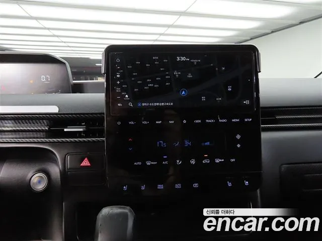 Hyundai Staria 2023 thumb 9