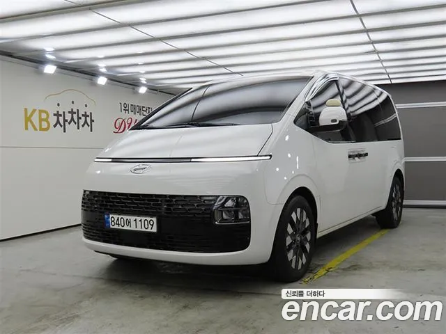 Hyundai Staria 2023 thumb 4
